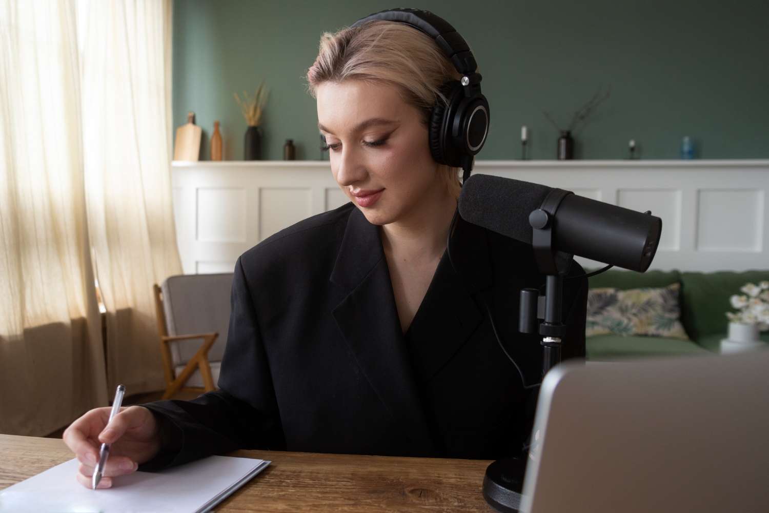 8 Best Audio Translators of 2024 | Murf AI